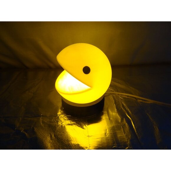 Pac-Man Inspired LED Night Light With USB Connection - Picture 5 of 12